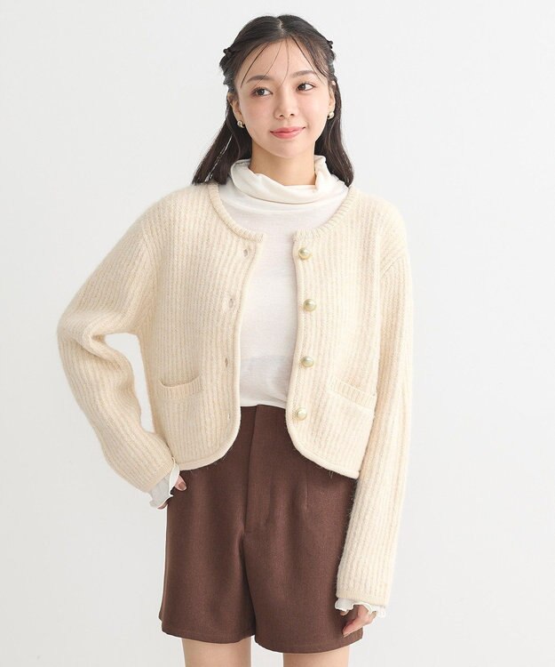 earth music&ecology ゴールド釦ショートニットカーディガン Ivory
