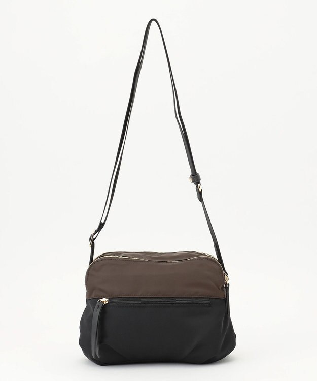LA BAGAGERIE ウォータープルーフナイロン　スクエアショルダー チョコ