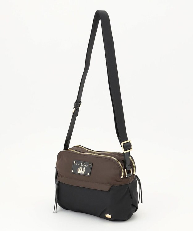 LA BAGAGERIE ウォータープルーフナイロン　スクエアショルダー チョコ