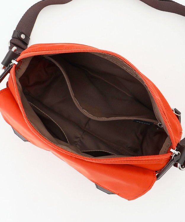 Y'SACCS ダブルタブ　トラベルポシェット レンガブラウン