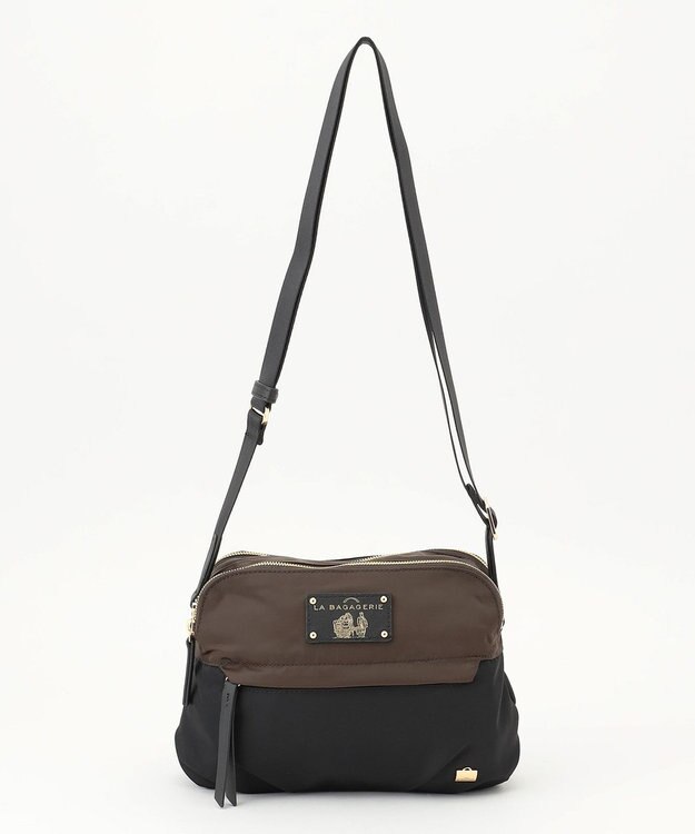 LA BAGAGERIE ウォータープルーフナイロン　スクエアショルダー チョコ