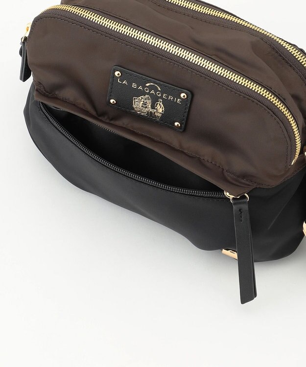 LA BAGAGERIE ウォータープルーフナイロン　スクエアショルダー チョコ