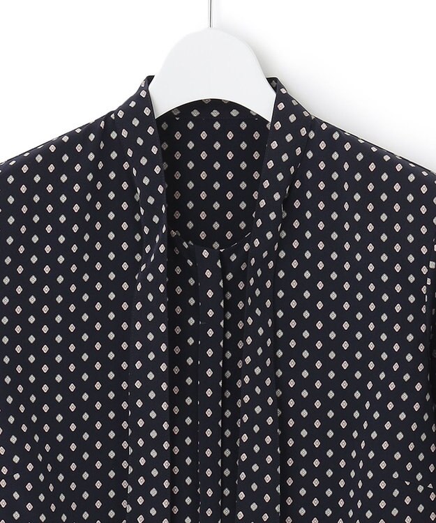 23区 【洗える】ジオメトリックパターン ボウタイ ブラウス ネイビー系