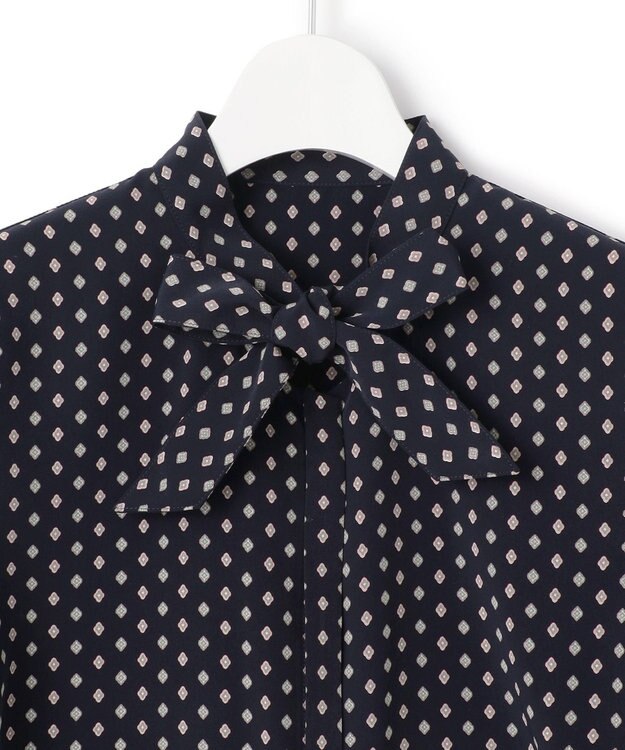 23区 【洗える】ジオメトリックパターン ボウタイ ブラウス ネイビー系