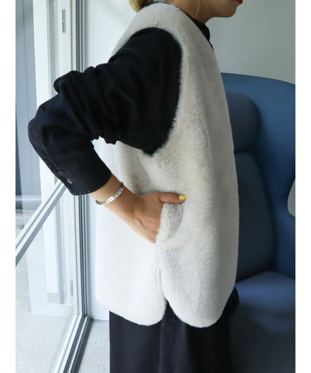 AMERICAN HOLIC 丈違いフェイクファーベスト Gray Beige