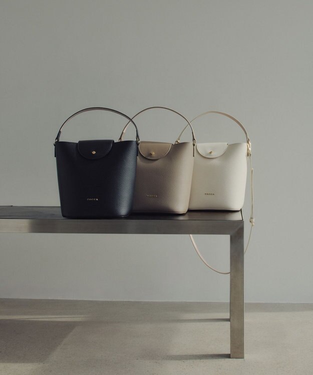 TOCCA PETAL SILHOUETTE LEATHER BAG  レザーバッグ ブラック系