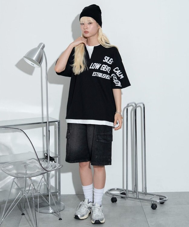 WEGO 【ユニセックス着用ITEM/MLサイズ展開】キーネックフェイクレイヤードグラフィックT（SS） ブラック
