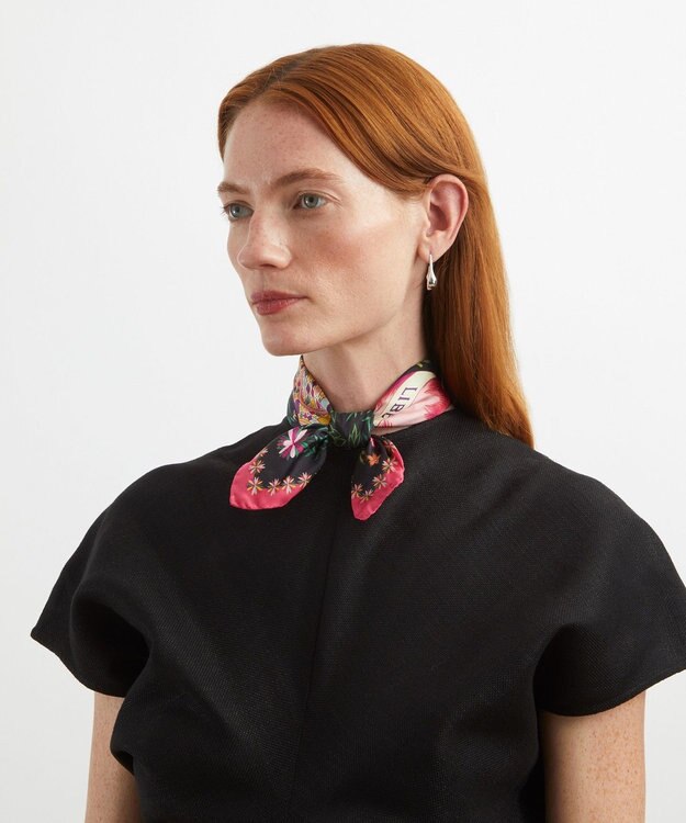 LIBERTY. ストールン ハート シルクスカーフ 45 ピンク