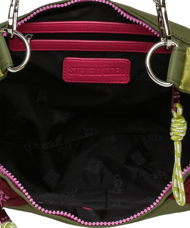 STEVE MADDEN BSYNTH ナイロンクロスボディバッグ オリーブ