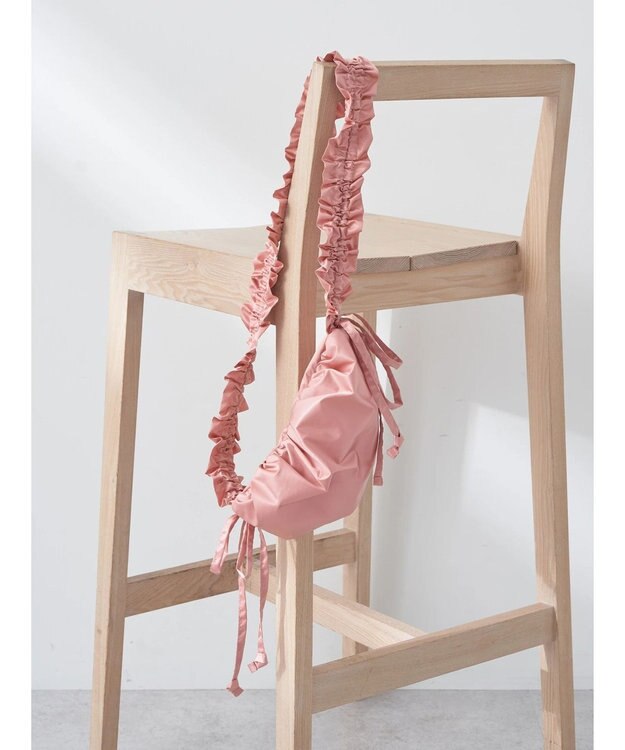 earth music&ecology ギャザーボディバッグ Pink