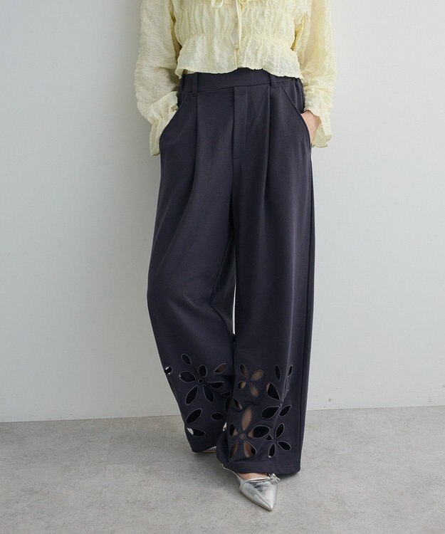 Green Parks フラワーくり抜き刺繍スウェットワイドパンツ Charcoal Gray