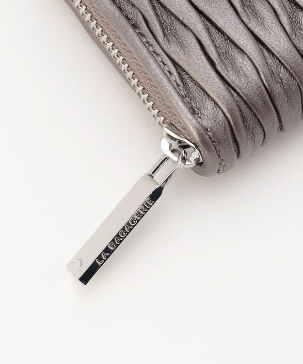 LA BAGAGERIE シープレザープリーツ加工ラウンドウォレット ガンメタリック