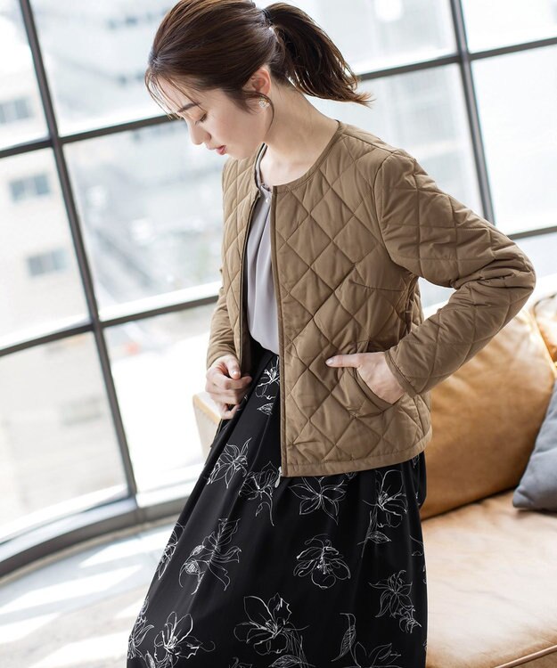 Tiaclasse L コンパクトなシルエットのキルティングショートコート キャメル