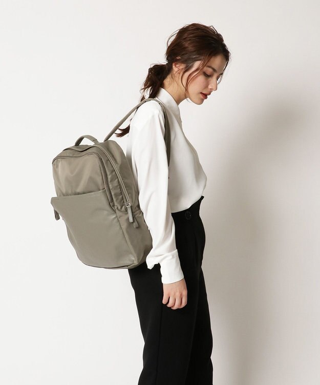 Y'SACCS ナイロン×レザー　スクエアリュックサック グレージュ