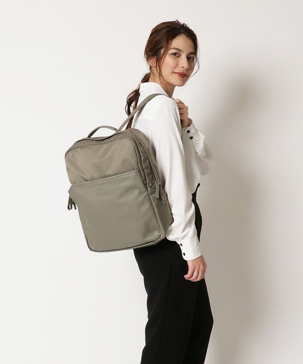 Y'SACCS ナイロン×レザー　スクエアリュックサック グレージュ