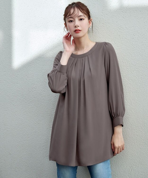 Tiaclasse L 【新色追加・洗える】裏起毛ジョーゼット胸元タックチュニックブラウス モカ