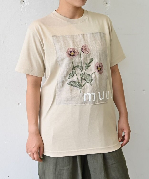 muuc 〈コットン100% 透けにくい厚みの6.2オンス〉ポピー花刺繍の Tシャツ ベージュ