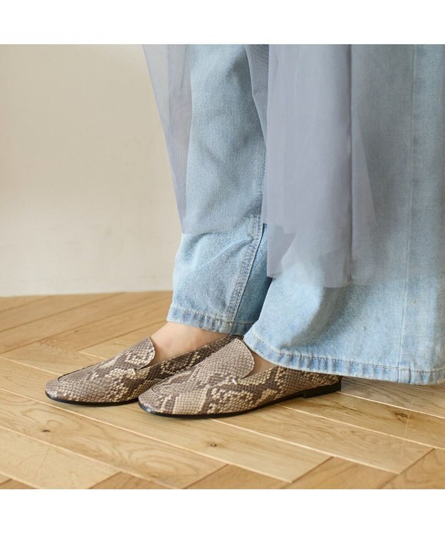 MODE ET JACOMO <carino>スクエアトゥフラットシューズ ベージュヘビ