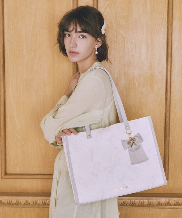 Maison de FLEUR すずらんプリントスクエアトートバッグ Grayish Pink