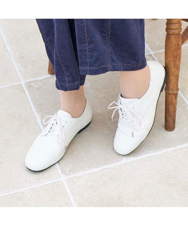 ing <ing>ソフトレースアップシューズ ホワイト