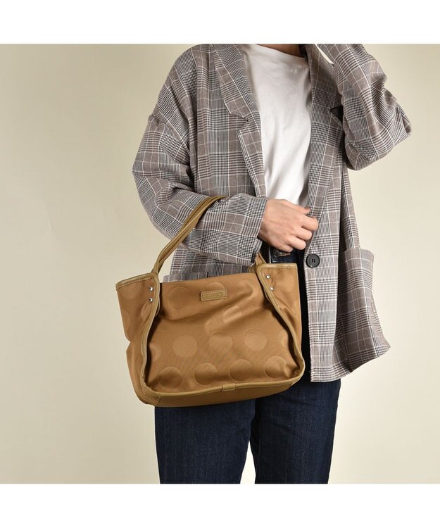 Y'SACCS ヒートエンボス ポルカドットトート Sサイズ キャメル