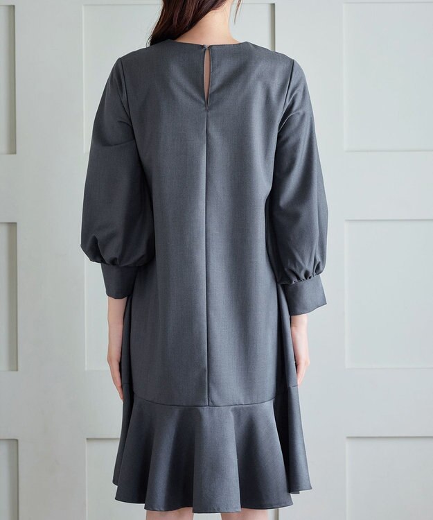Tiaclasse L 裾フレアパフスリーブワンピース チャコールグレー