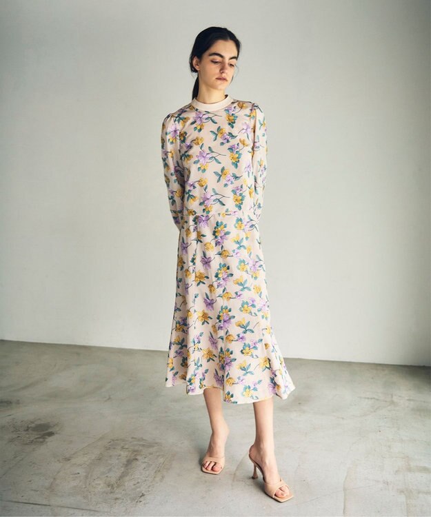 GRACE CONTINENTAL フラワー刺繍ショートトップ キナリ