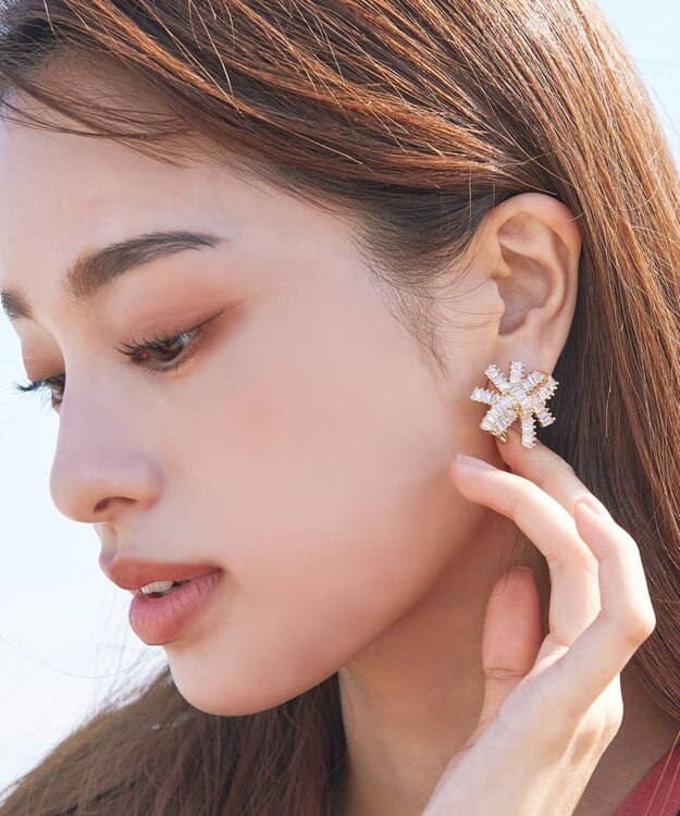 Tiaclasse リボンフラワービジューピアス ゴールド