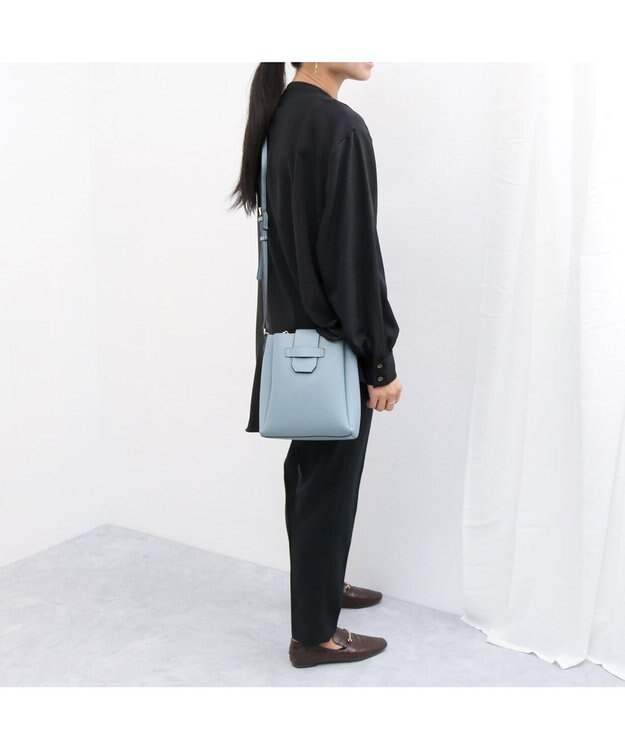 UNBILLION 【テレビ ドラマ着用アイテム】カシュカシュ cachecache / 3つ口縦型ショルダーバッグ ブルー