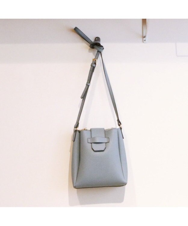 UNBILLION 【テレビ ドラマ着用アイテム】カシュカシュ cachecache / 3つ口縦型ショルダーバッグ ブルー