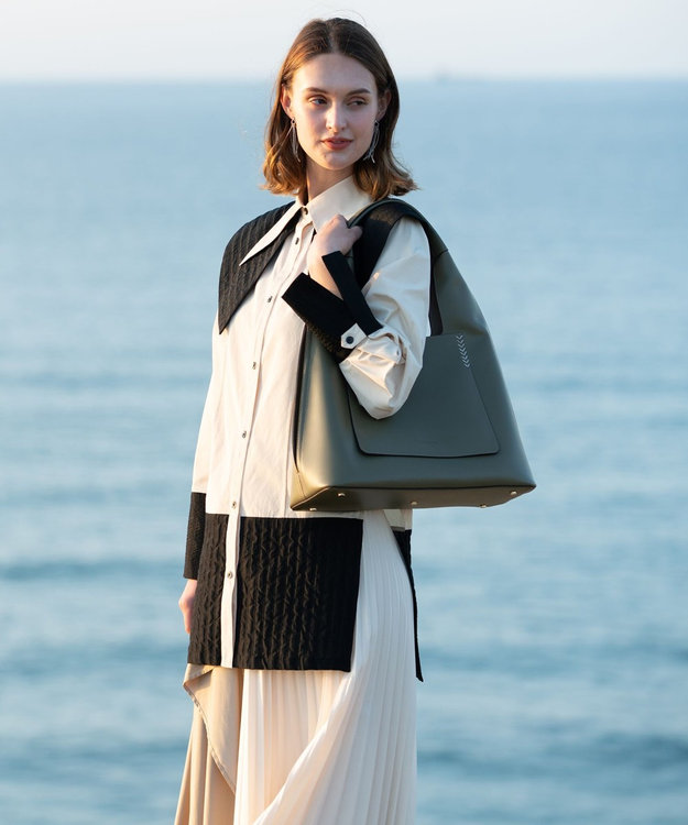 LA BAGAGERIE 【veganview】triangle shape tote bag カーキ