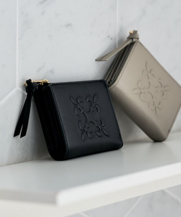 russet エンボスモノグラムハーフウォレット(SO-437) Black