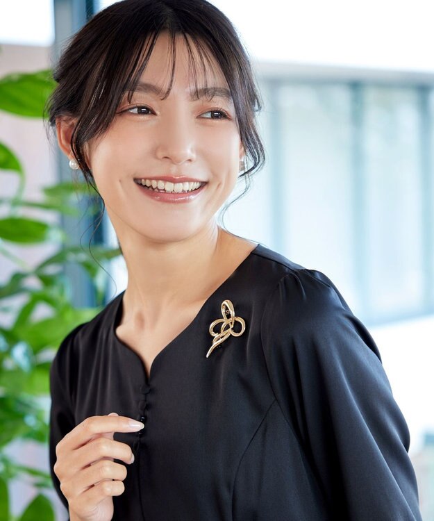 Tiaclasse ツイストブローチ ゴールド