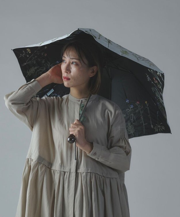 AND WOOL 〈一級遮光生地・晴雨兼用〉ボタニカル刺繍の日傘 （折りたたみ傘タイプ） ホワイト