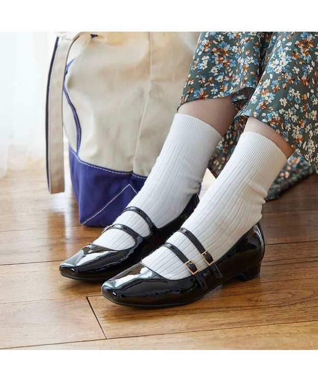 ing <ing>ダブルストラップフラットシューズ ブラックエナメル