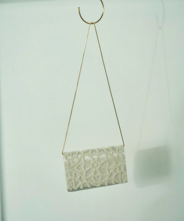 GRACE CONTINENTAL パールフラワークラッチバッグ ベージュ