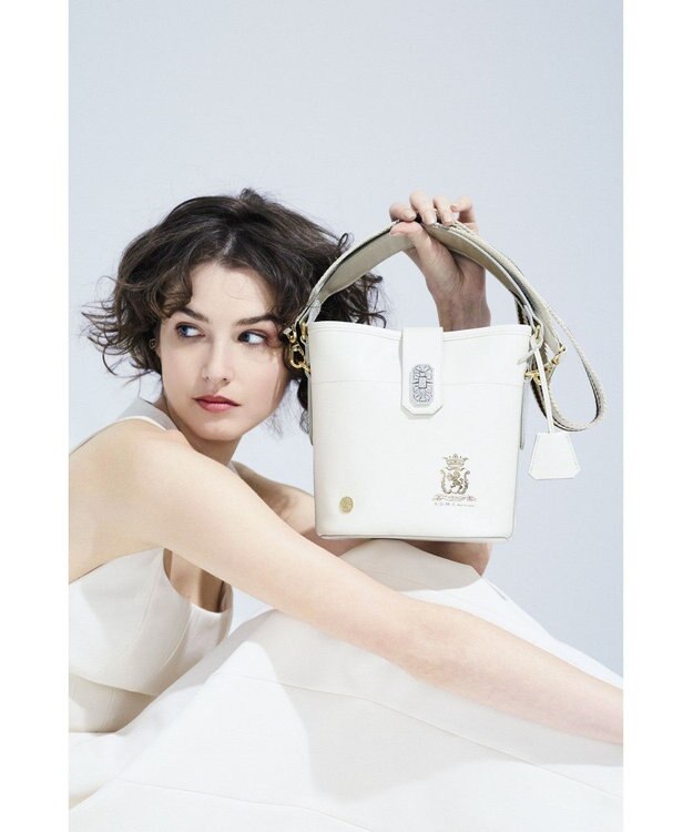 A.D.M.J. 【牛床革】リバティソフト/アールデコバケット ホワイト