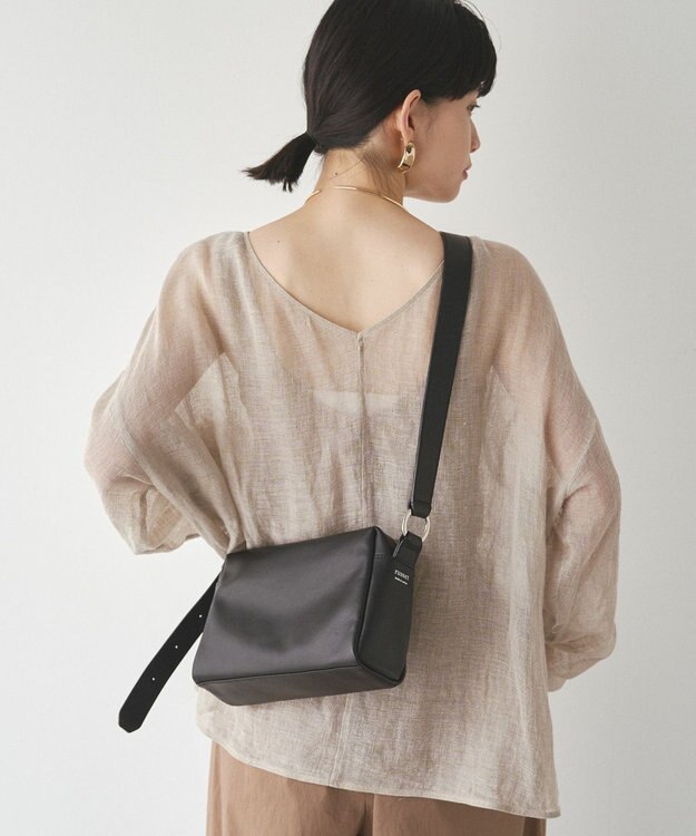 russet 【2025AW新作】レザースクエアショルダーバッグ(CE-1575) Black