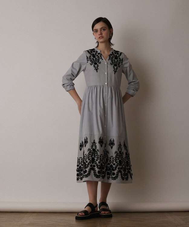 GRACE CONTINENTAL ストライプ刺繍ワンピース ブラック