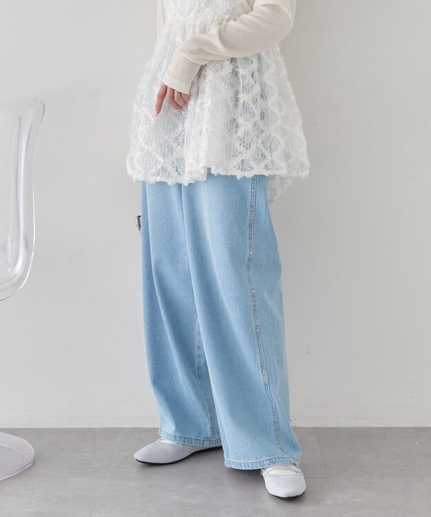 earth music&ecology スタッズデニムパンツ Light Indigo