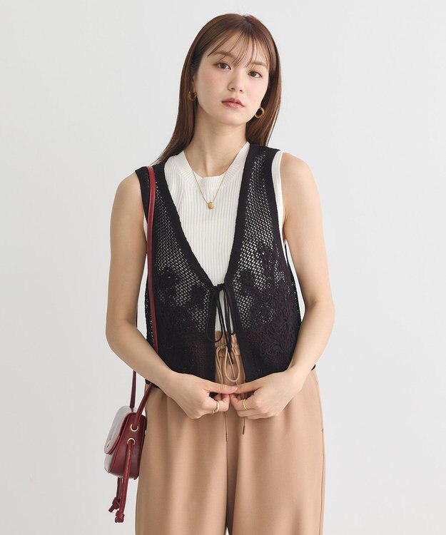 earth music&ecology フラワー刺繍メッシュベスト Black