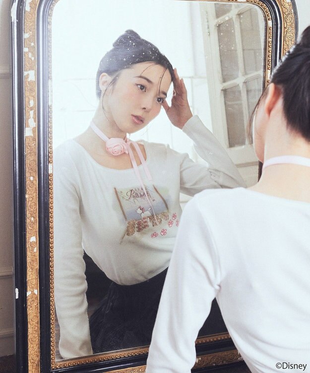 earth music&ecology Ｄｉｓｎｅｙ／Ｍａｒｉｅスクエアネックプルオーバー Off White