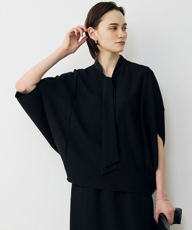 ICB 【先行予約】 FluidBackSatin ドルマンスリーブボウタイブラウス ブラック