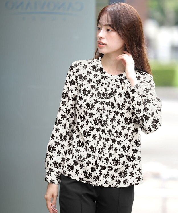 Tiaclasse L 【新色追加・洗える】バンドカラー2WAYタックブラウス オフフラワー
