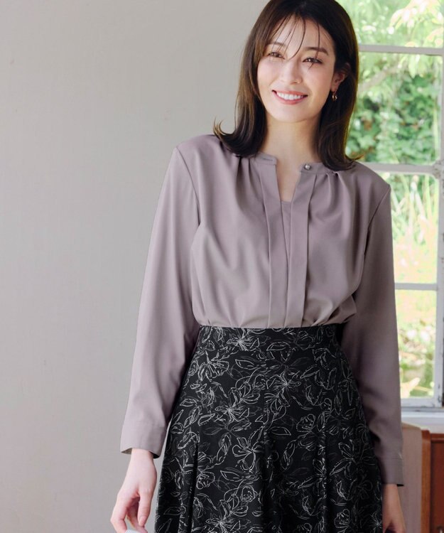 Tiaclasse L 【新色追加・洗える】バンドカラー2WAYタックブラウス グレージュ