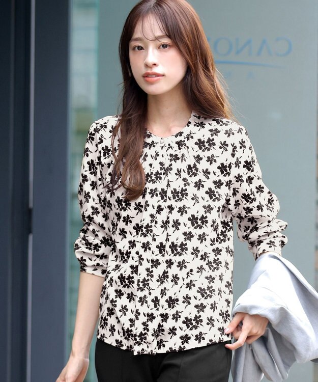 Tiaclasse L 【新色追加・洗える】バンドカラー2WAYタックブラウス オフフラワー