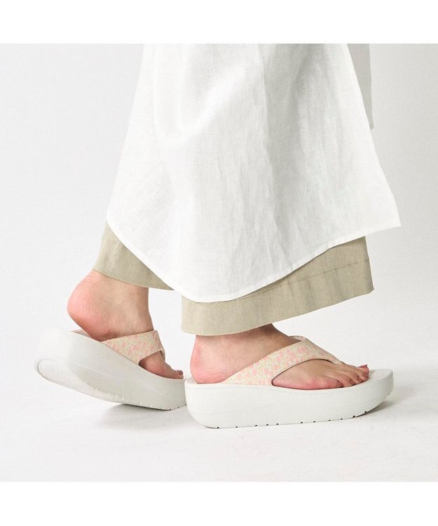 ing <ing>【3E】リカバリートングサンダル ピンクミックス