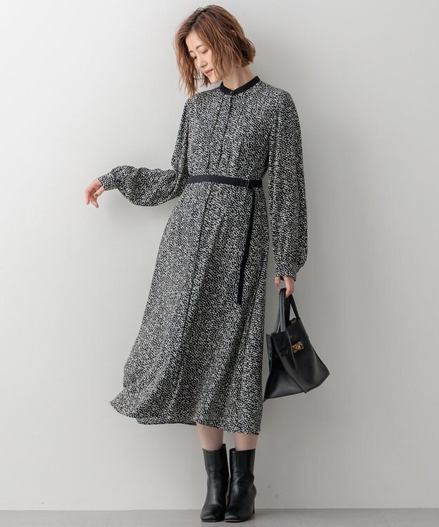 23区 【吸水速乾/UVケア/防シワ性】シャドージオメトリックプリント ワンピース ネイビー系