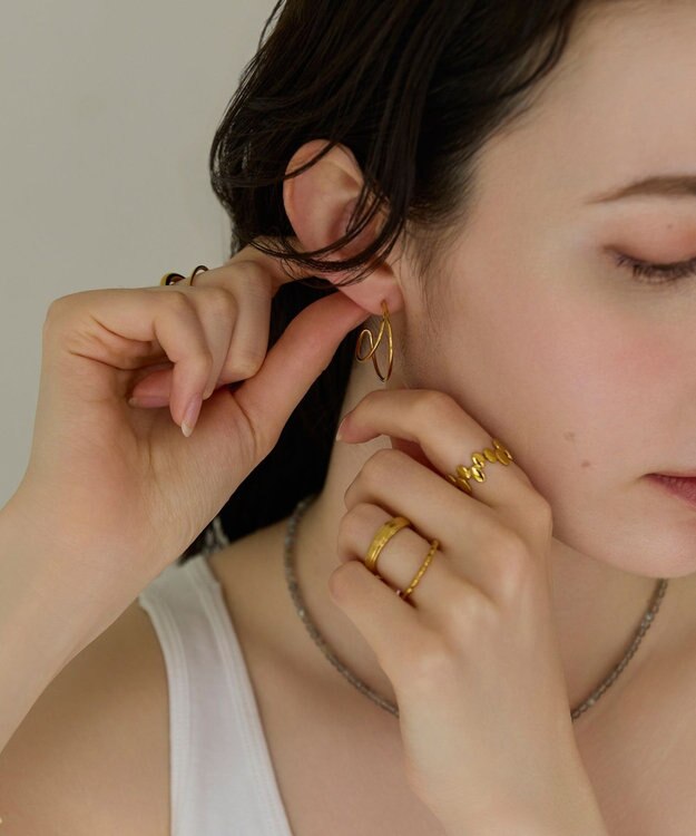 Phoebe 〈金属アレルギー対応〉クレセントレイヤーフープピアス　ゴールド　ステンレス ゴールド
