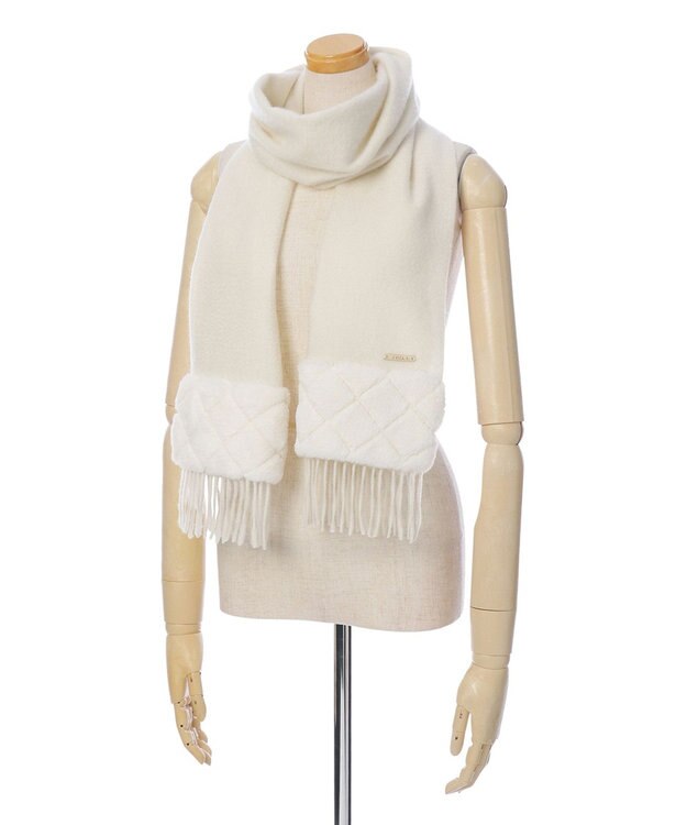 MOONBAT 【WEB限定】フルラ (FURLA)エコファー付きマフラー 無地×キルト風 ウールマフラー ロゴプレート付き オフホワイト